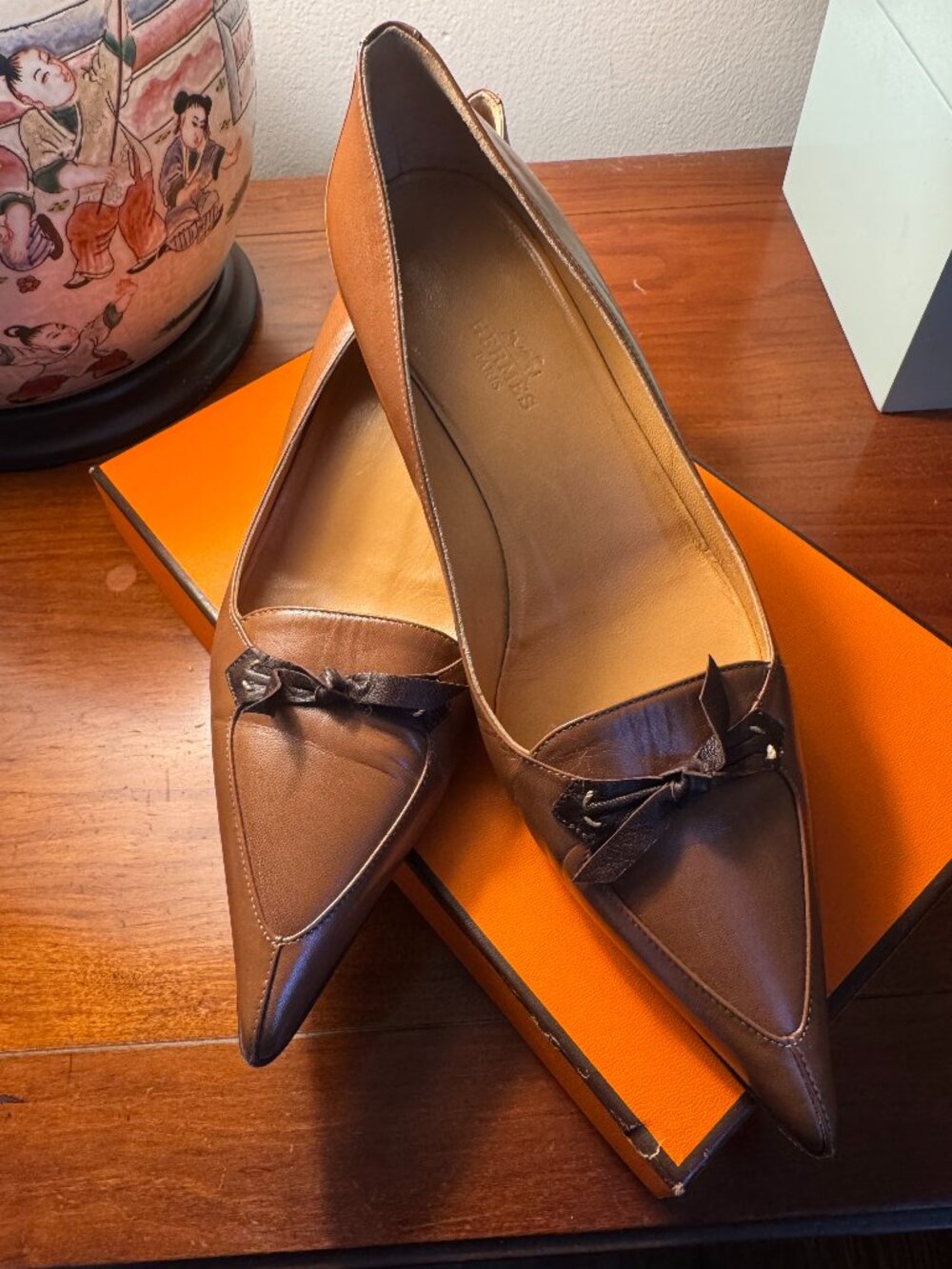 Hermès Kitten Heel Pumps -Excellent Condition Size 37